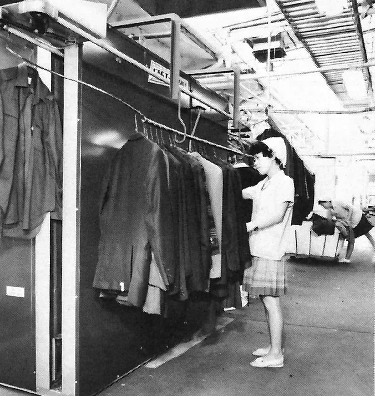 中元クリーニングが日本で最初のエイジャックトンネルフィニッシャーを設置