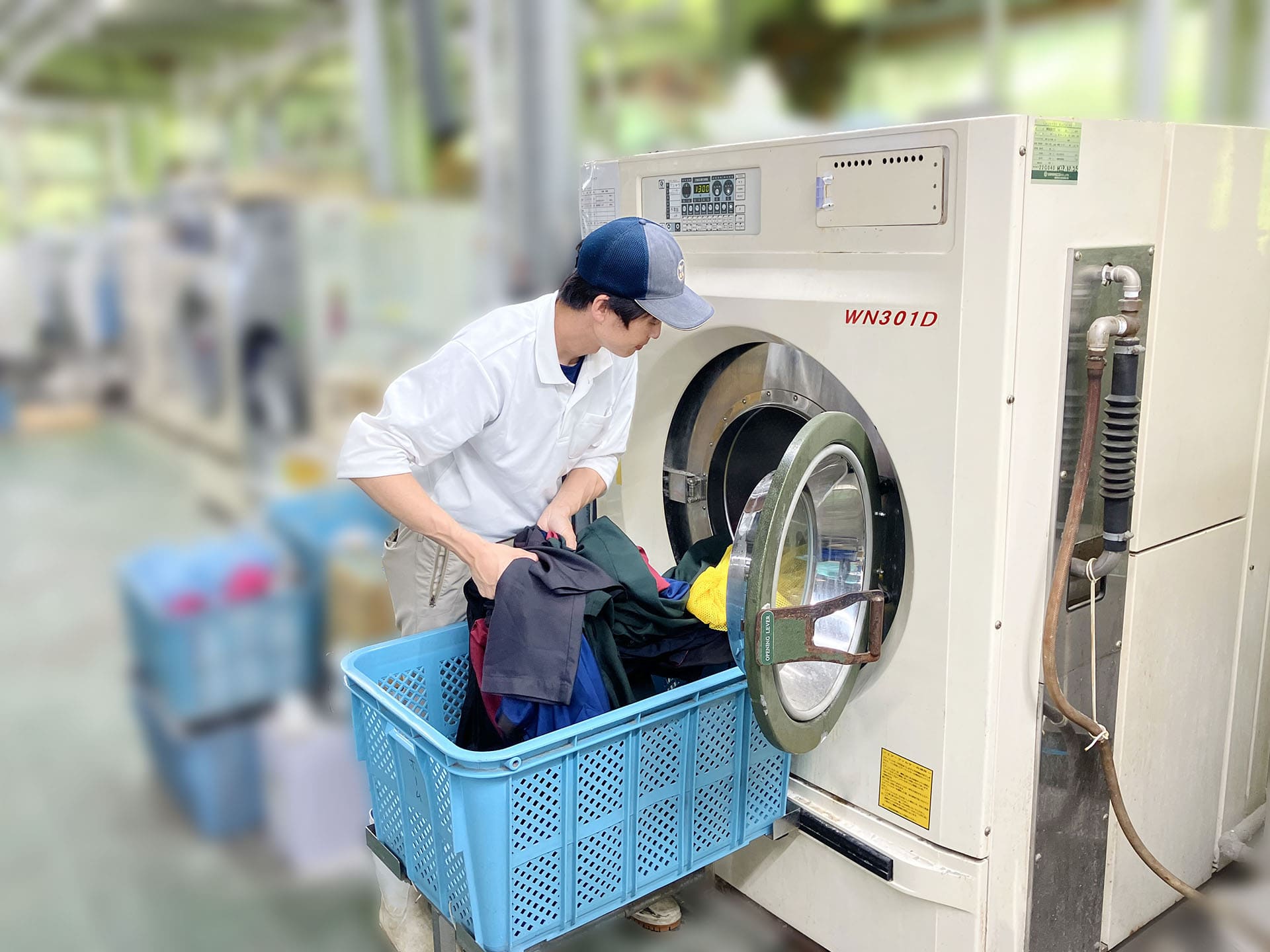 中元クリーニング株式会社 本社 ホーム工場 上田さん